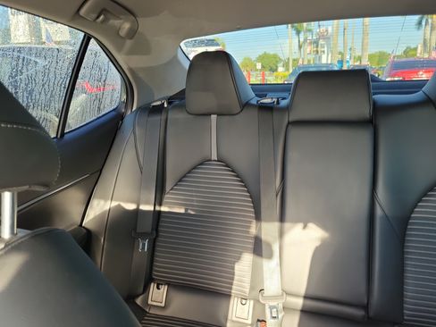 Used 2023 Toyota Camry SE FWD image 18