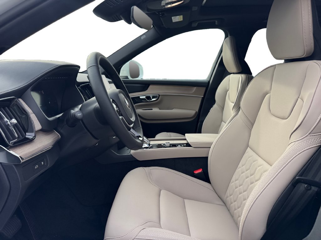 New 2026 Volvo XC90 T8 Plus w/ Protection Package Premier AWD/4WD image 12