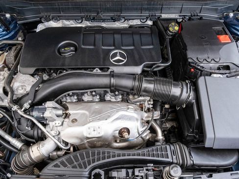 Used 2020 Mercedes-Benz GLB 250 4MATIC w/ Premium Package image 34