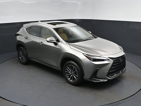 Used 2025 Lexus NX 250 FWD w/ Towing Package (2000 Lbs) image 36