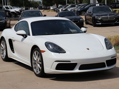 Used 2019 Porsche 718 Cayman image 2