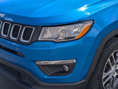 Used 2018 Jeep Compass Latitude w/ Popular Equipment Group AWD/4WD image 12