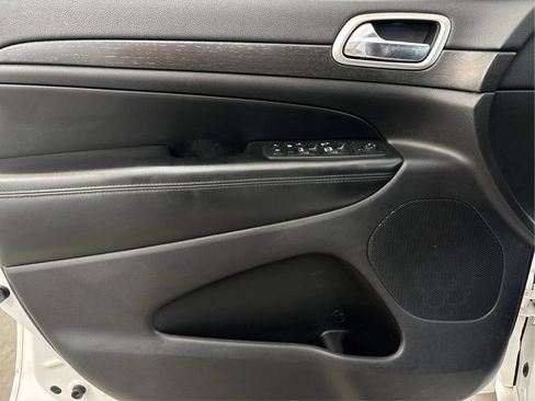 Used 2017 Jeep Grand Cherokee Altitude AWD/4WD image 25