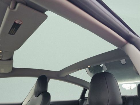 Used 2018 Tesla Model 3 image 8