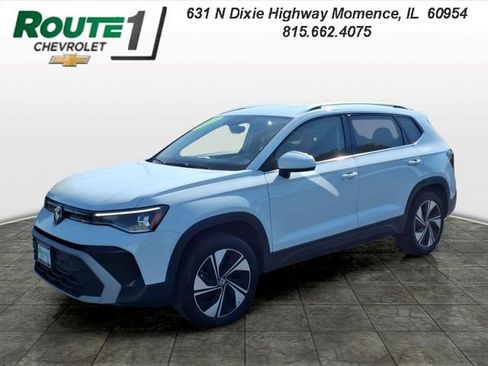 Used 2025 Volkswagen Taos SE AWD/4WD image 1