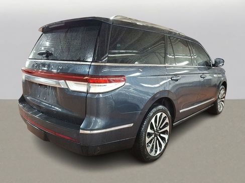 Used 2022 Lincoln Navigator Reserve image 3