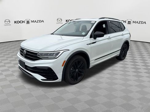 Used 2022 Volkswagen Tiguan SE R-Line AWD/4WD image 3