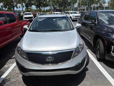 Used 2016 Kia Sportage LX FWD image 2