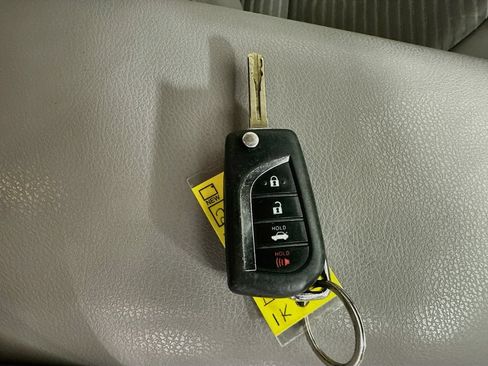 Used 2019 Toyota Camry SE FWD image 34