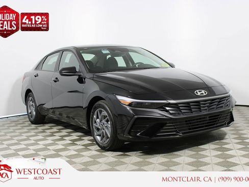 Used 2025 Hyundai Elantra Blue image 1