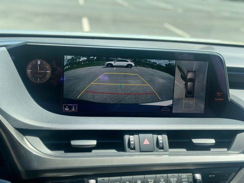 Used 2021 Lexus ES 300h w/ Accessory Package FWD image 15