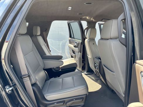 Used 2022 GMC Yukon SLT w/ SLT Luxury Package AWD/4WD image 9