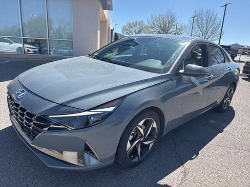 Used 2023 Hyundai Elantra Limited image 2