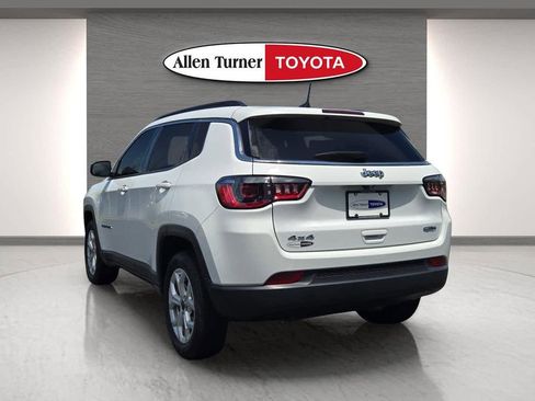 Used 2025 Jeep Compass Latitude AWD/4WD image 11