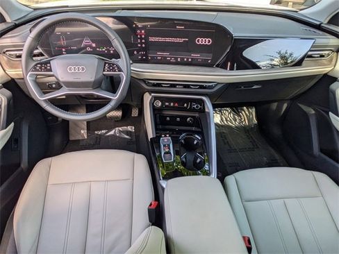 Used 2025 Audi Q5 Premium Plus w/ Premium Plus image 4