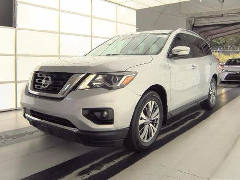 Used 2020 Nissan Pathfinder SV FWD image 1