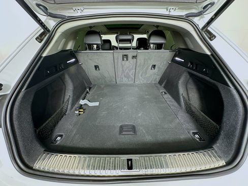 Used 2024 Audi Q8 e-tron Premium Plus w/ Premium Plus Package image 26