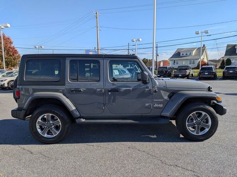 Used 2022 Jeep Wrangler Unlimited Sahara AWD/4WD image 8