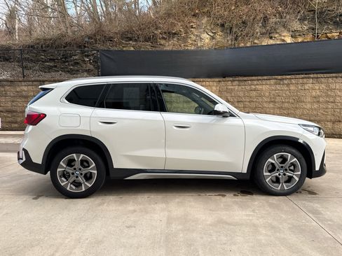 Certified 2025 BMW X1 xDrive28i w/ Technology Package image 7