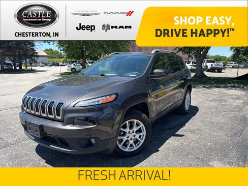 Used 2018 Jeep Cherokee Latitude Plus w/ Comfort/Convenience Group AWD/4WD image 1
