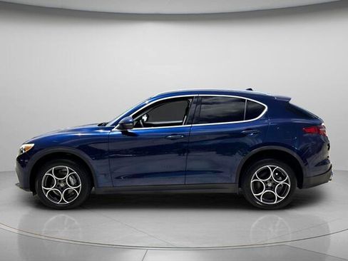 Used 2018 Alfa Romeo Stelvio AWD image 3