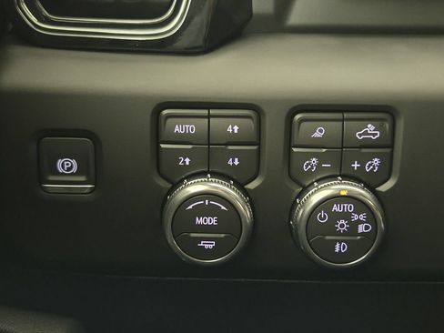 Used 2026 GMC Sierra 2500 AT4 w/ AT4 Premium Plus Package AWD/4WD image 22