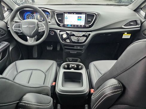 New 2026 Chrysler Pacifica Select image 16