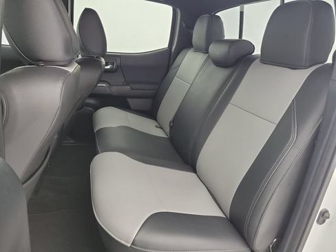 Used 2018 Toyota Tacoma TRD Sport w/ Technology Package RWD image 10