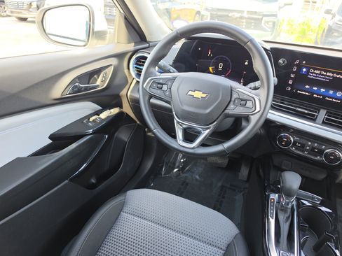 Certified 2025 Chevrolet Trax LT w/ Driver Confidence Package FWD image 8