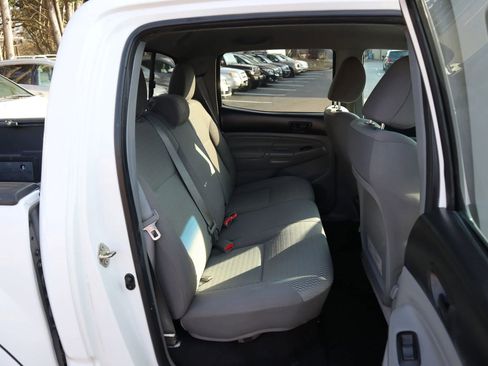 Used 2014 Toyota Tacoma PreRunner w/ SR5 Package image 19