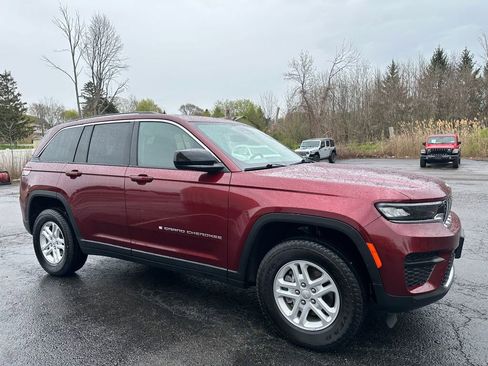 Used 2023 Jeep Grand Cherokee Laredo w/ Luxury Tech Group I AWD/4WD image 1