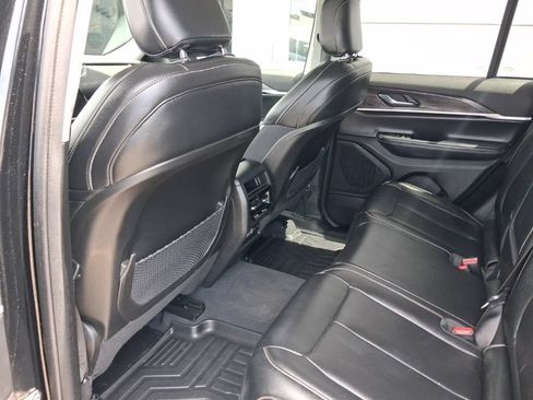 Certified 2023 Jeep Grand Cherokee Limited AWD/4WD image 13