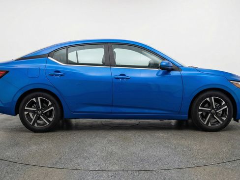 Used 2025 Nissan Sentra SV FWD image 11