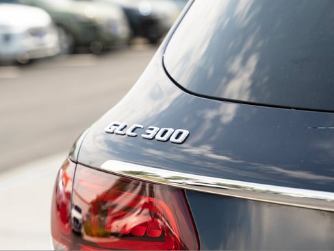 Used 2020 Mercedes-Benz GLC 300 4MATIC image 26