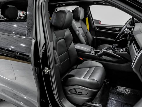 Used 2023 Porsche Cayenne image 39