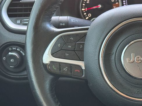 Used 2020 Jeep Renegade Latitude w/ Cold Weather Group FWD image 24