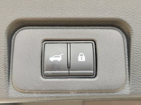 Used 2025 Nissan Rogue SL w/ Tech Package FWD image 35