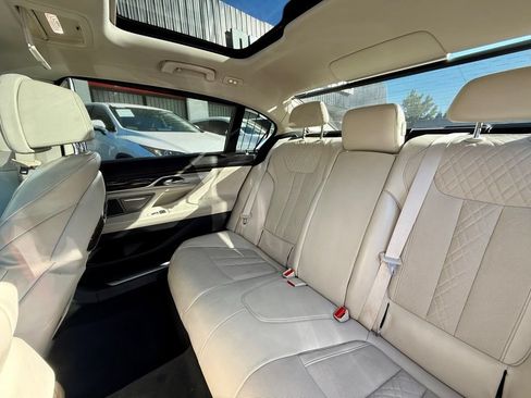 Used 2018 BMW 740i xDrive AWD/4WD image 31