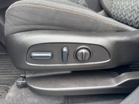 Used 2024 Chevrolet Equinox LT FWD image 15