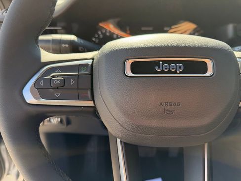 New 2026 Jeep Compass Latitude image 17