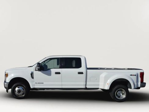 Used 2018 Ford F350 XLT image 2