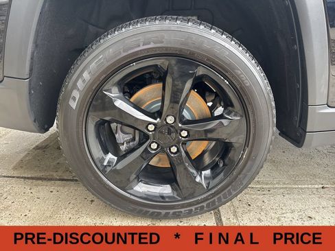 Used 2023 Jeep Grand Cherokee L Laredo AWD/4WD image 5