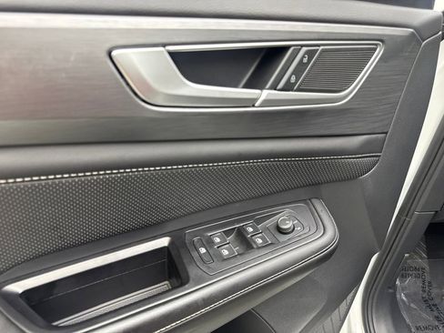 Used 2024 Volkswagen Atlas Cross Sport SE image 33