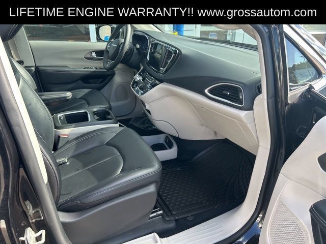 Used 2024 Chrysler Pacifica Touring-L FWD image 43