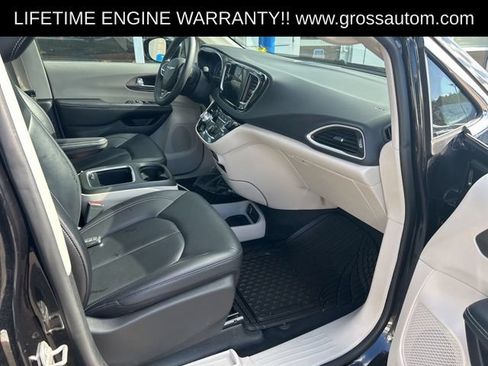 Used 2024 Chrysler Pacifica Touring-L FWD image 43