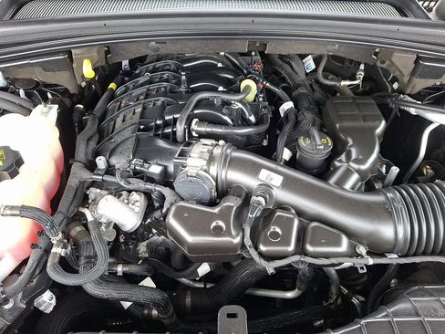 Used 2023 Jeep Grand Cherokee L Laredo image 27