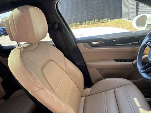 Used 2024 Porsche Cayenne image 16
