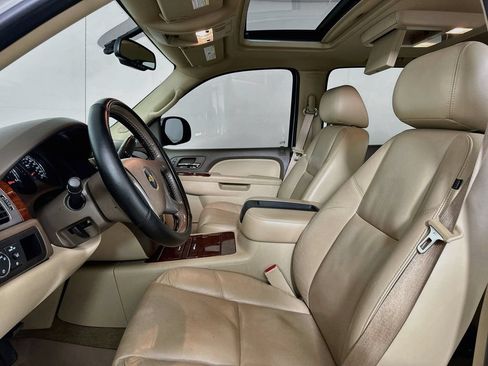 Used 2011 Chevrolet Avalanche LTZ RWD image 8