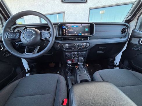 Used 2025 Jeep Wrangler Unlimited Rubicon AWD/4WD image 32