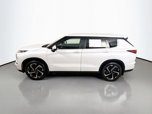 Used 2024 Mitsubishi Outlander SE image 4